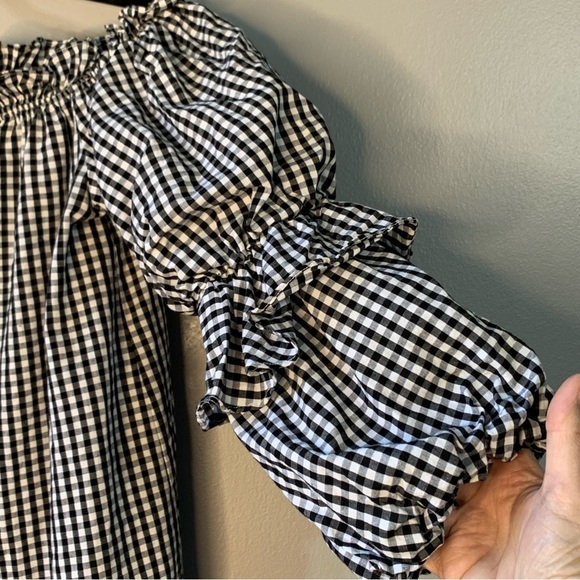 Entro black‎ and white gingham off shoulder puff sleeve popover blouse. Size M - Picture 5 of 9